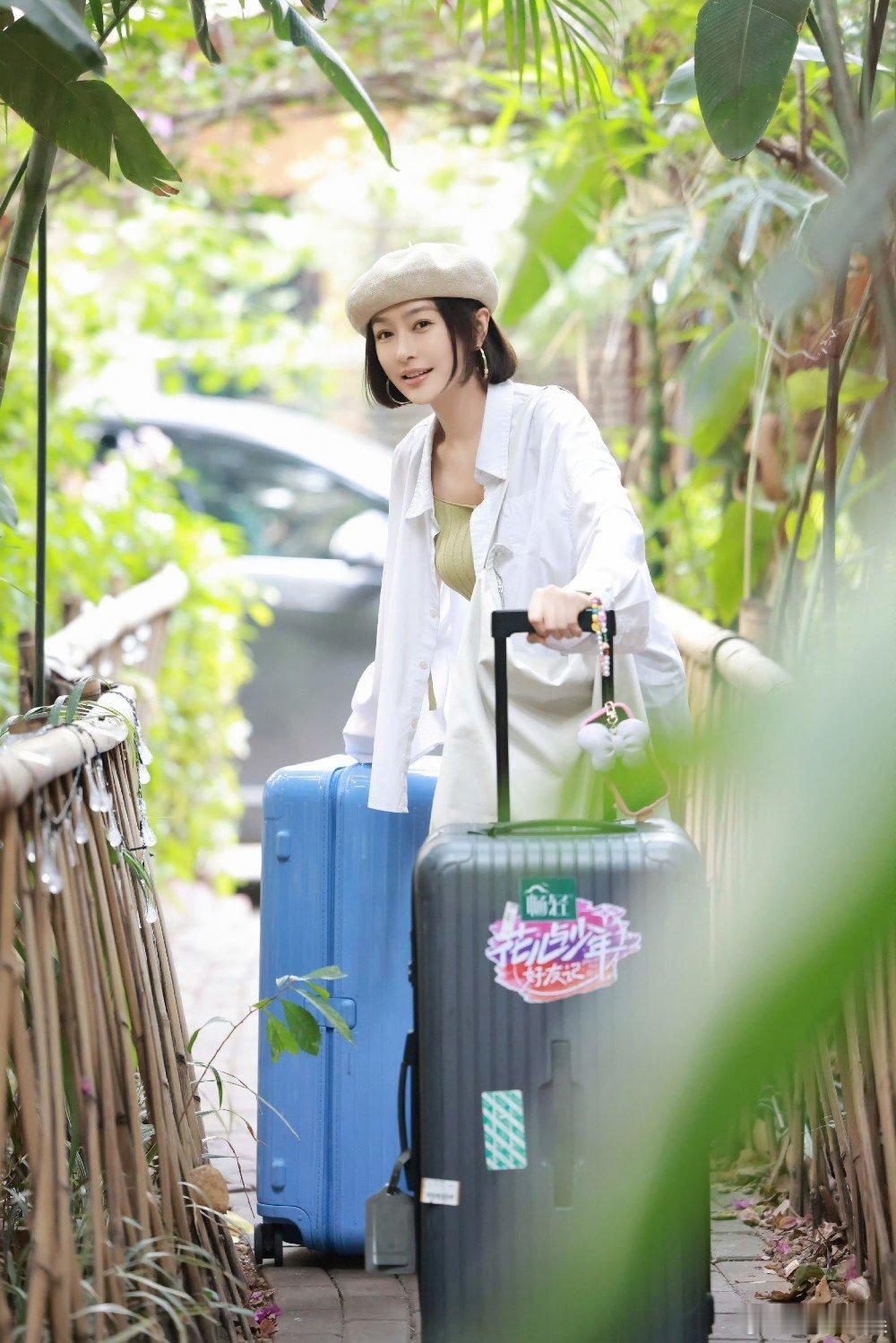 #秦岚成大姐了# 欢迎秦岚 变身大姐回归！第二站之旅即将启程[哇]开始期待了#秦
