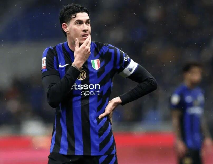 西班牙媒体《每日体育报》撰写专栏，谈到了巴萨在中卫位置上的引援情况。据悉，包括国