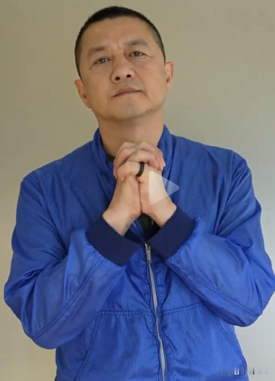谁能想到！地铁吐血女孩的善意，收到了双向温暖的回馈！
 
女孩胡心瑶身患重病，却
