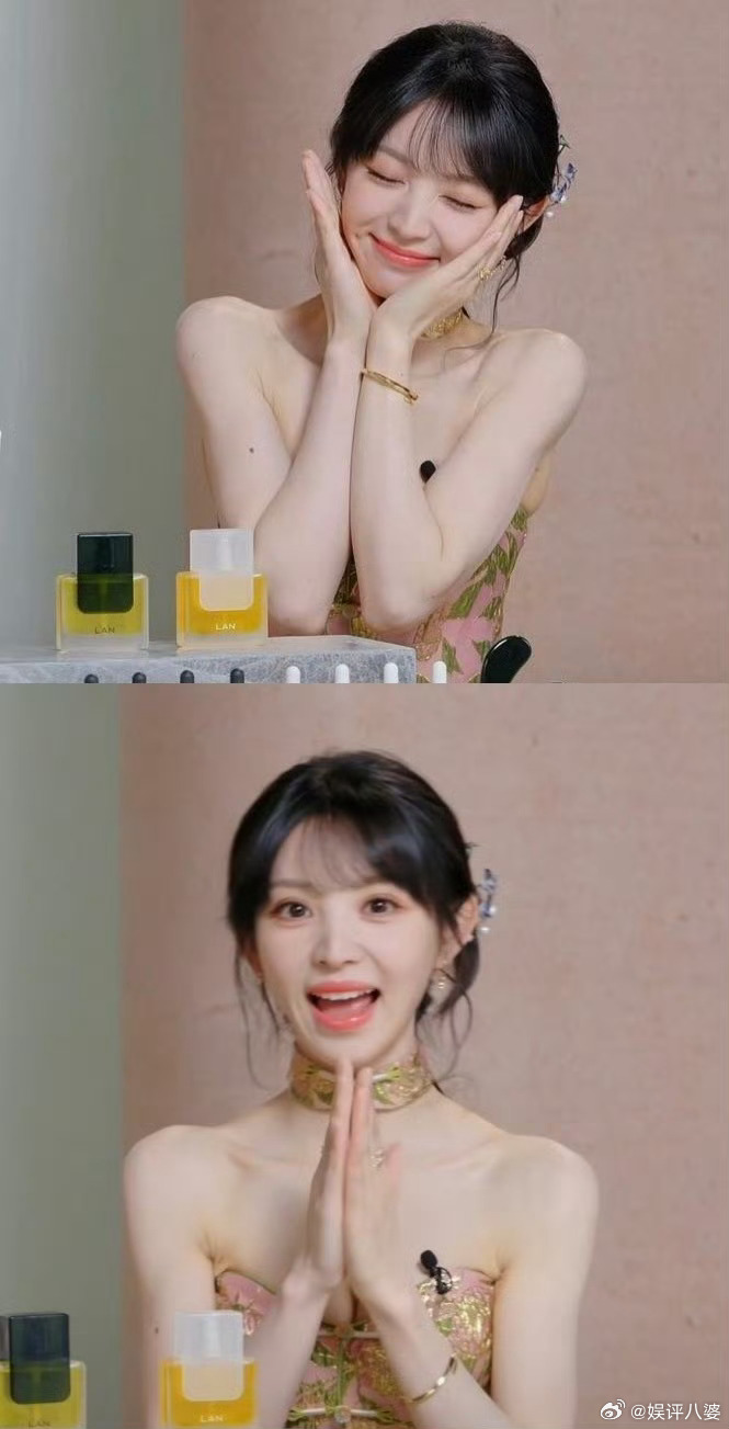 谁能拒绝直播里软萌甜美的猫猫大王曦薇呀✨灵动眼眸像浸了星光，笑起来时梨涡都盛着蜜