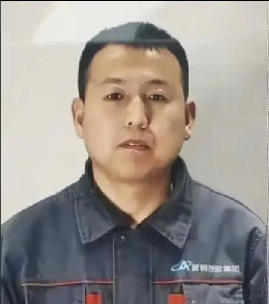 这哥们太不值了！自己33岁，当地网友透露，找了一个厂里女同事48岁！而且还不只是