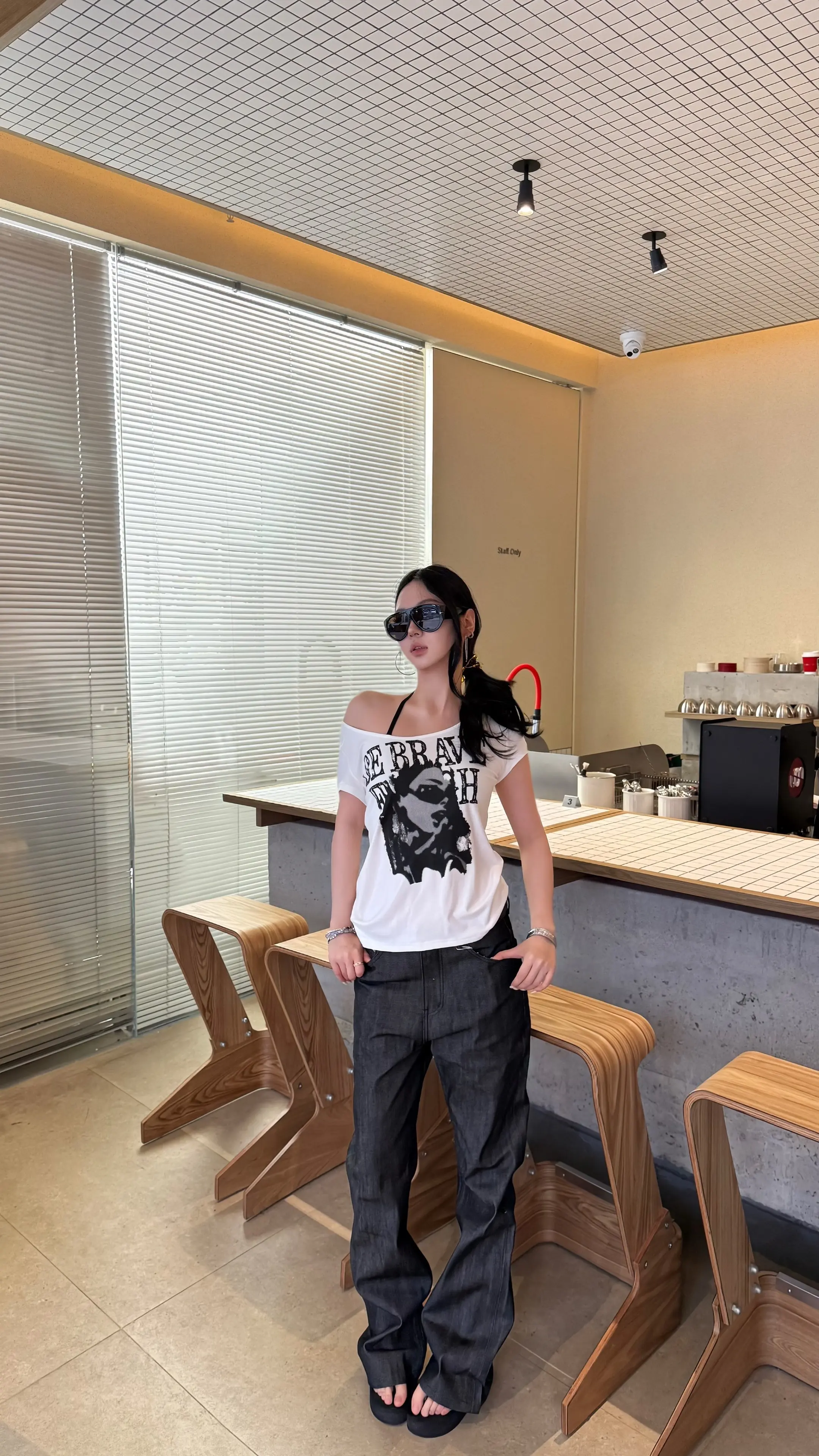 出淤泥而涂抹全身拍打至完全吸收