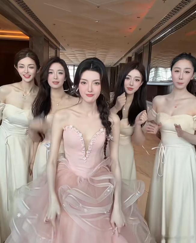 洋洋高锐“抖音小世界……吗”◎盛夏时节到处……都是炎炎的灼灼的◎心……呢总想……