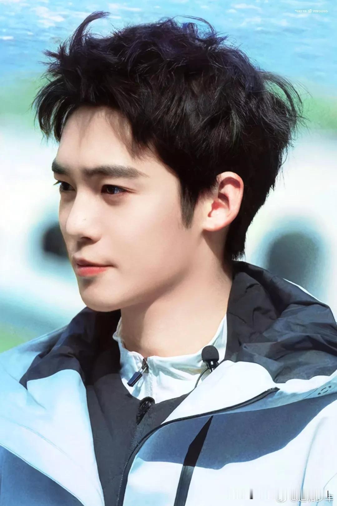 仅仅是换了个头像就冲上了热搜！我20年里唯一追过的星⭐ #于适冒泡# 坐等《封神