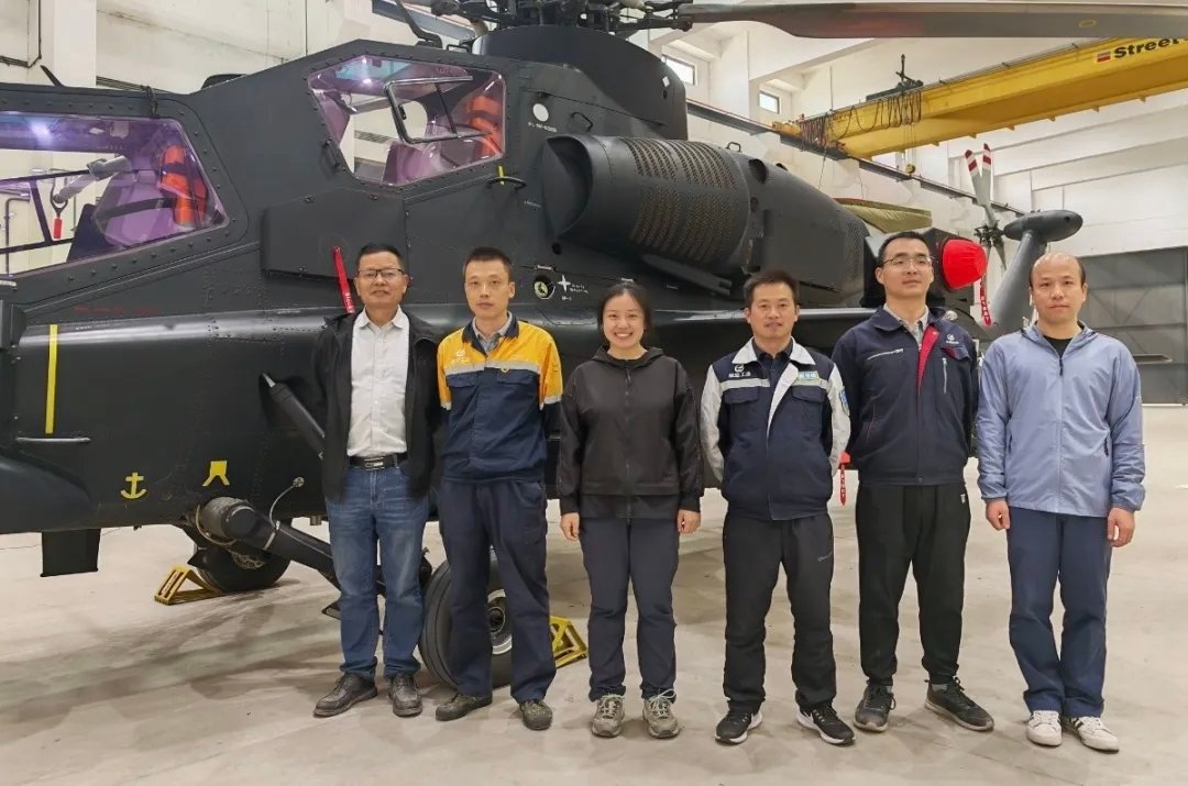 飞扬军事 春节期间在巴基斯坦为Z-10ME武装直升机提供技术保障的中航工业昌飞技