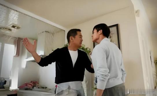 离了大谱！江苏宜兴，男子离婚不久，又再娶，儿子对他很不满，3年后，儿子谈婚论嫁，