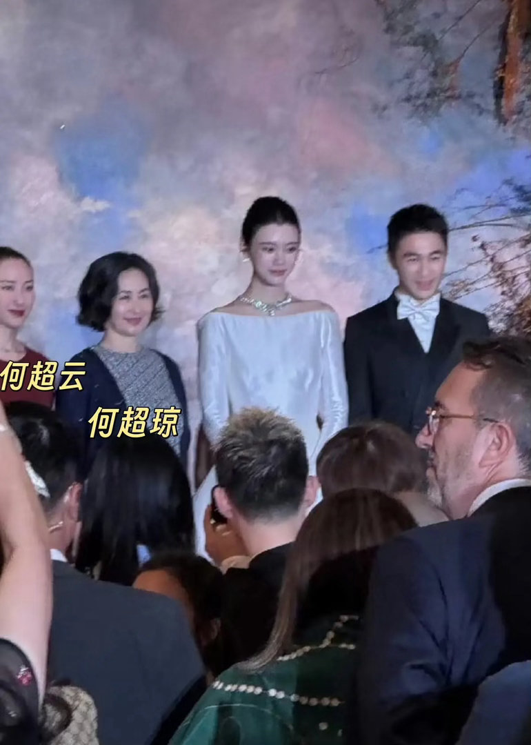 奚梦瑶和何猷君的澳门答谢宴上，赌王二房的何超琼和三房的何超云都有出席弟弟的婚礼。