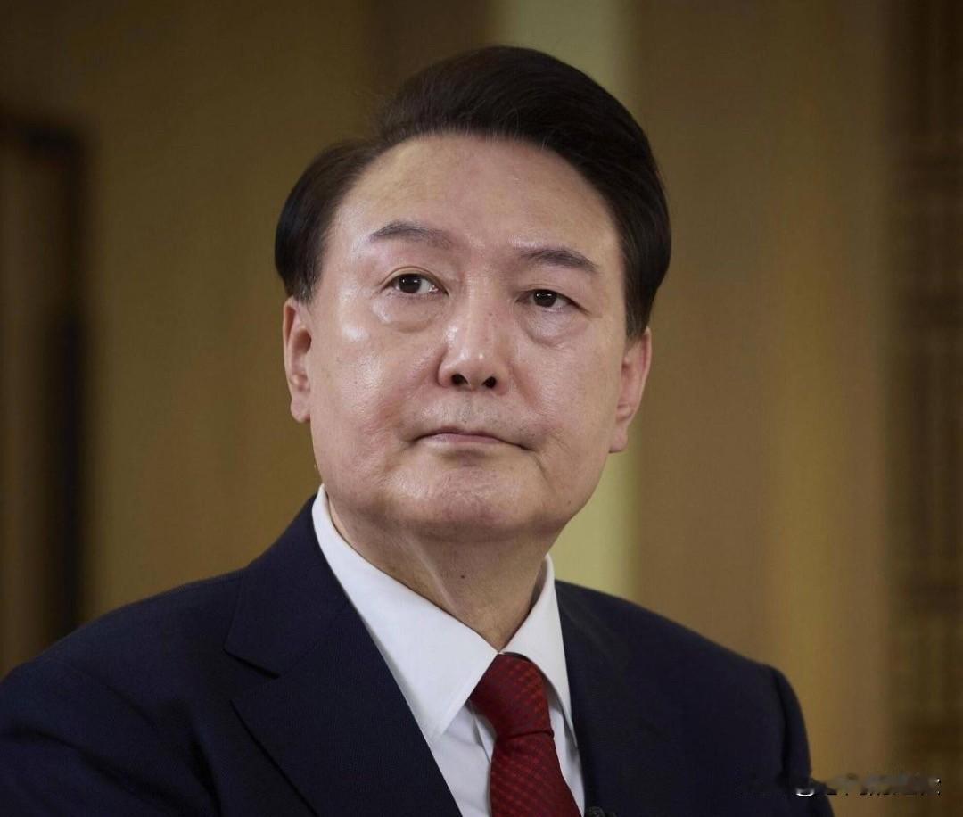 尹锡悦没有想到，装病不再管用了，特检组将派人到拘留所强制带走尹锡悦接受调查！
尹