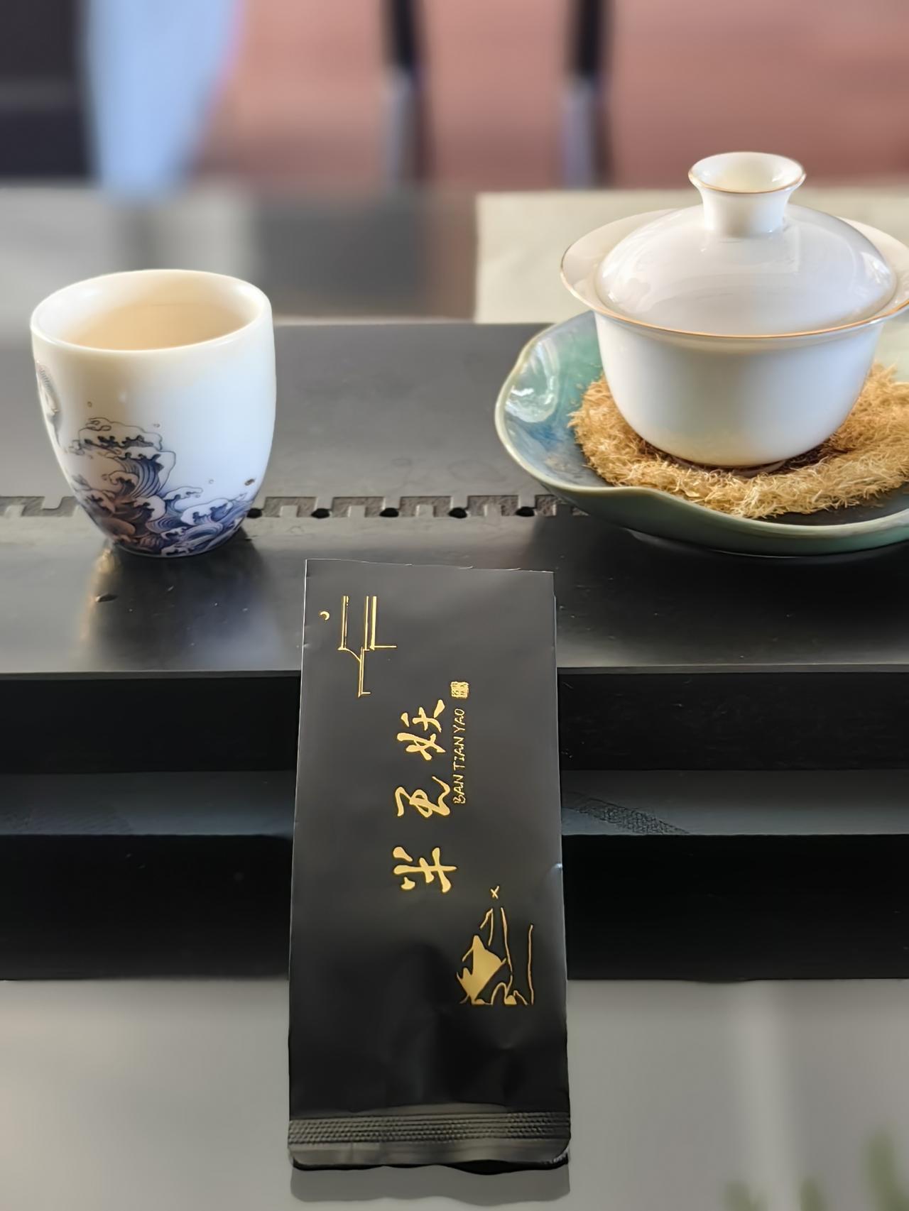 聊天不是技术，是心境。当你把我想表现好换成我对你有好奇心，节奏就自然了。你不把说