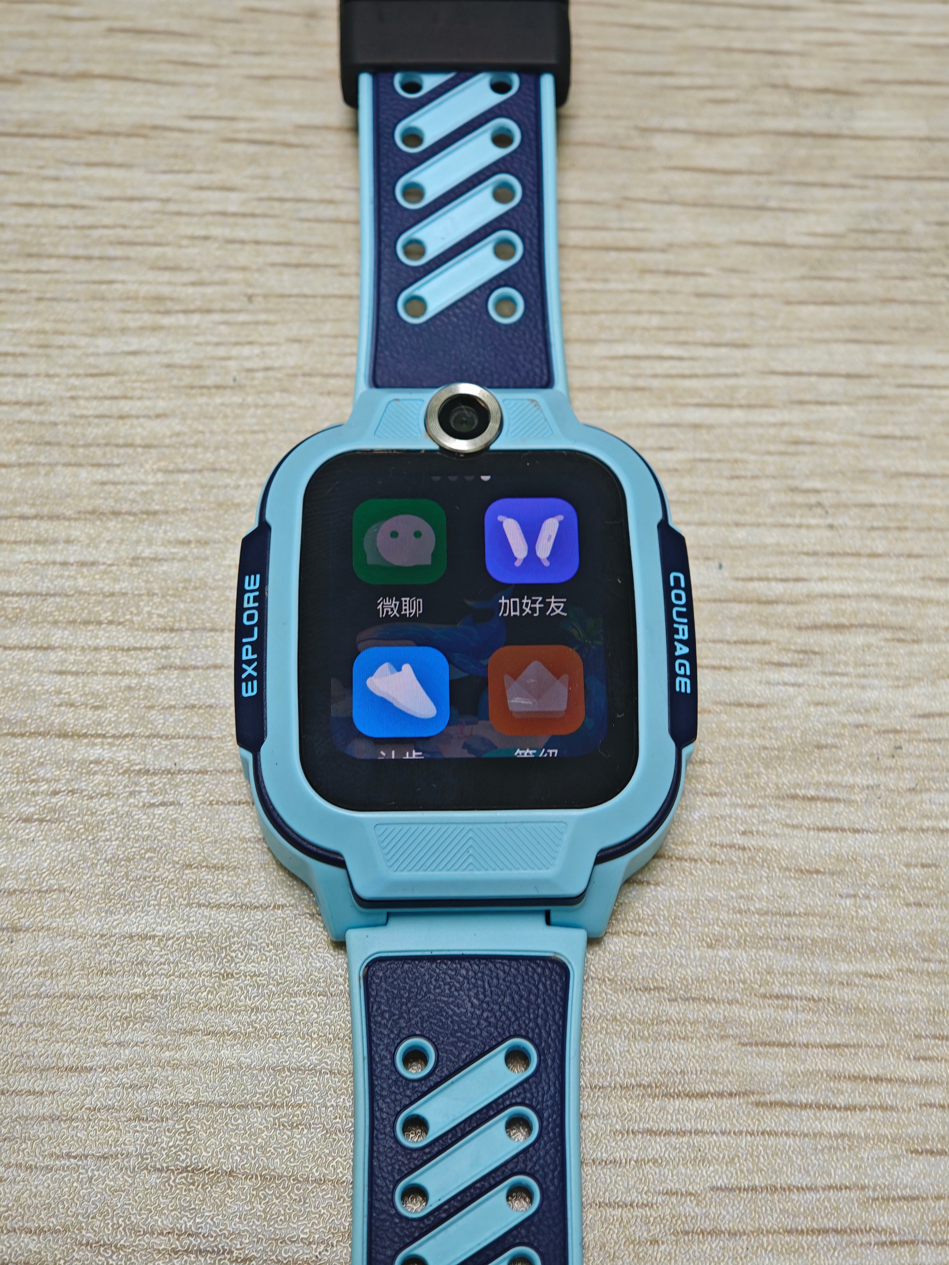 小朋友的儿童手表，我觉得这个是最霸道的生态壁垒，一个品牌只能和一个品牌交好友，所