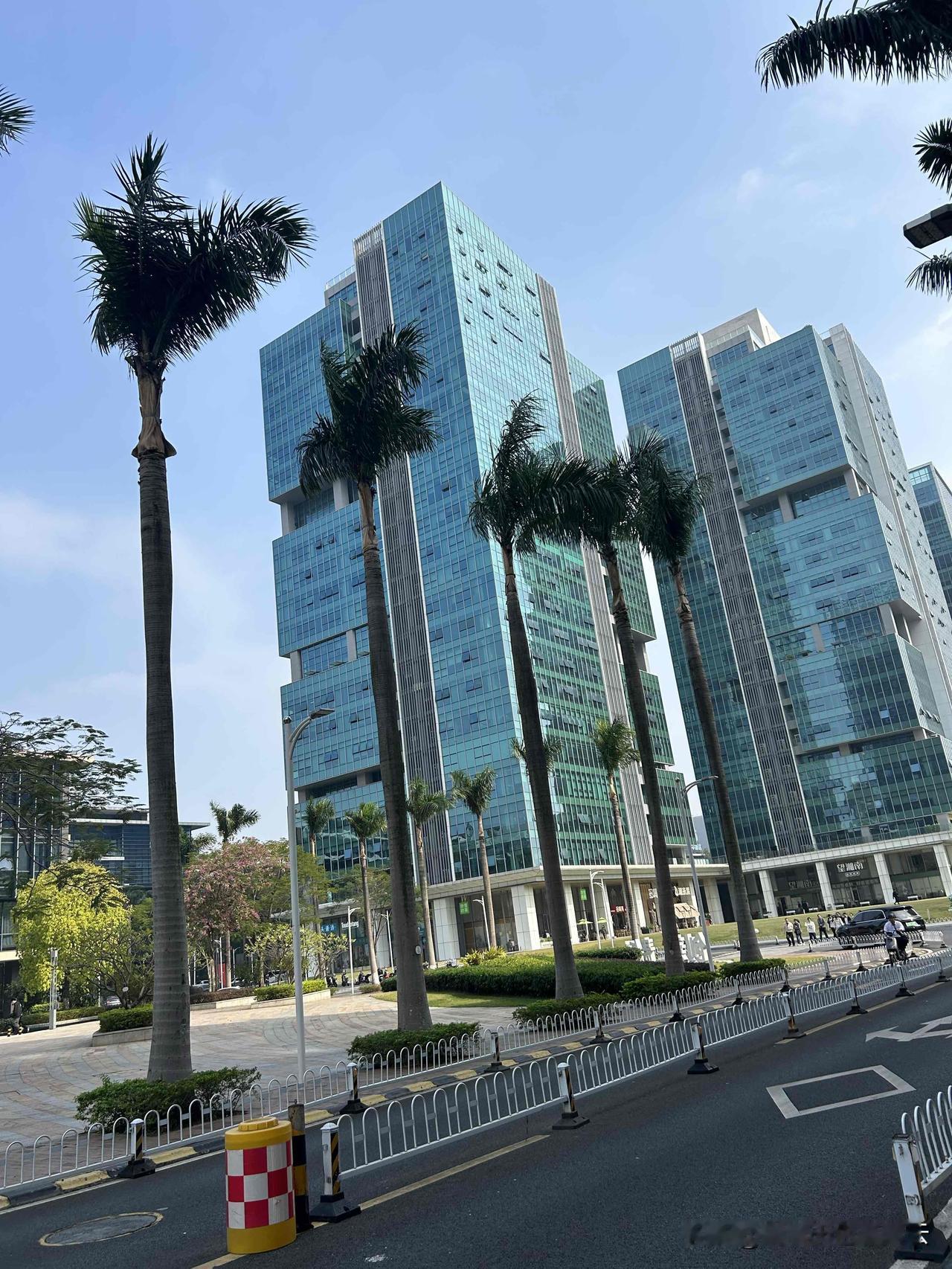 古人说：富贵险中求，也在险中丢；求时十之一，丢时十之九。

前半句非常出名，很多