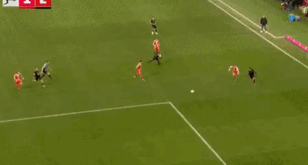 联赛首败！拜仁5分钟丢2球1-2奥格斯堡 乌尔比希送礼奥利塞献助攻拜仁1比2奥格