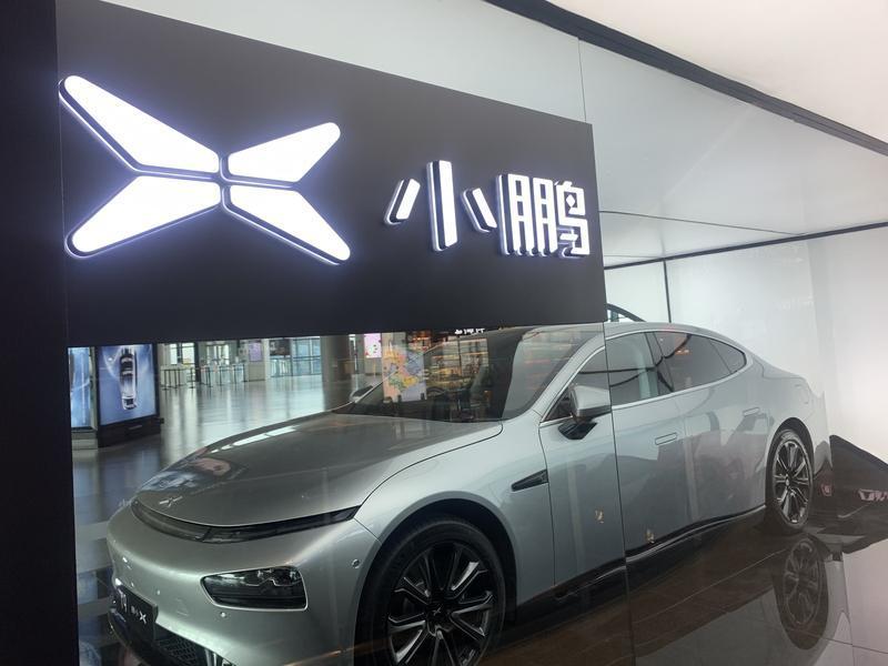 12月25日北京，车主因小鹏p7汽车因智能驾驶失效送官方门店检修，车辆竟被私拆四