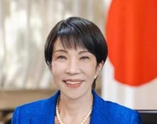 东京塔不再亮红，贺词删光“华侨华人”。高市早苗这手操作，不是失误，是摊牌！日本不