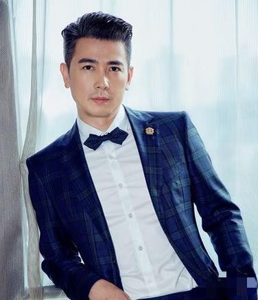 谁能想到，
保剑锋还会有这样一段过往，
他表面看起来挺正直干净的一个人，竟然还有