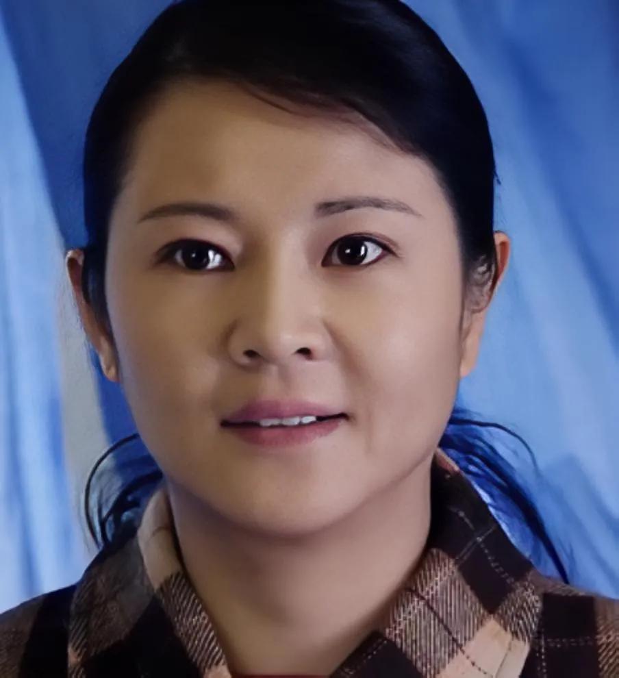  刘岚的扮演者宫小喧，1976年出生于北京市，毕业于中国人民解放军艺术学院表演系