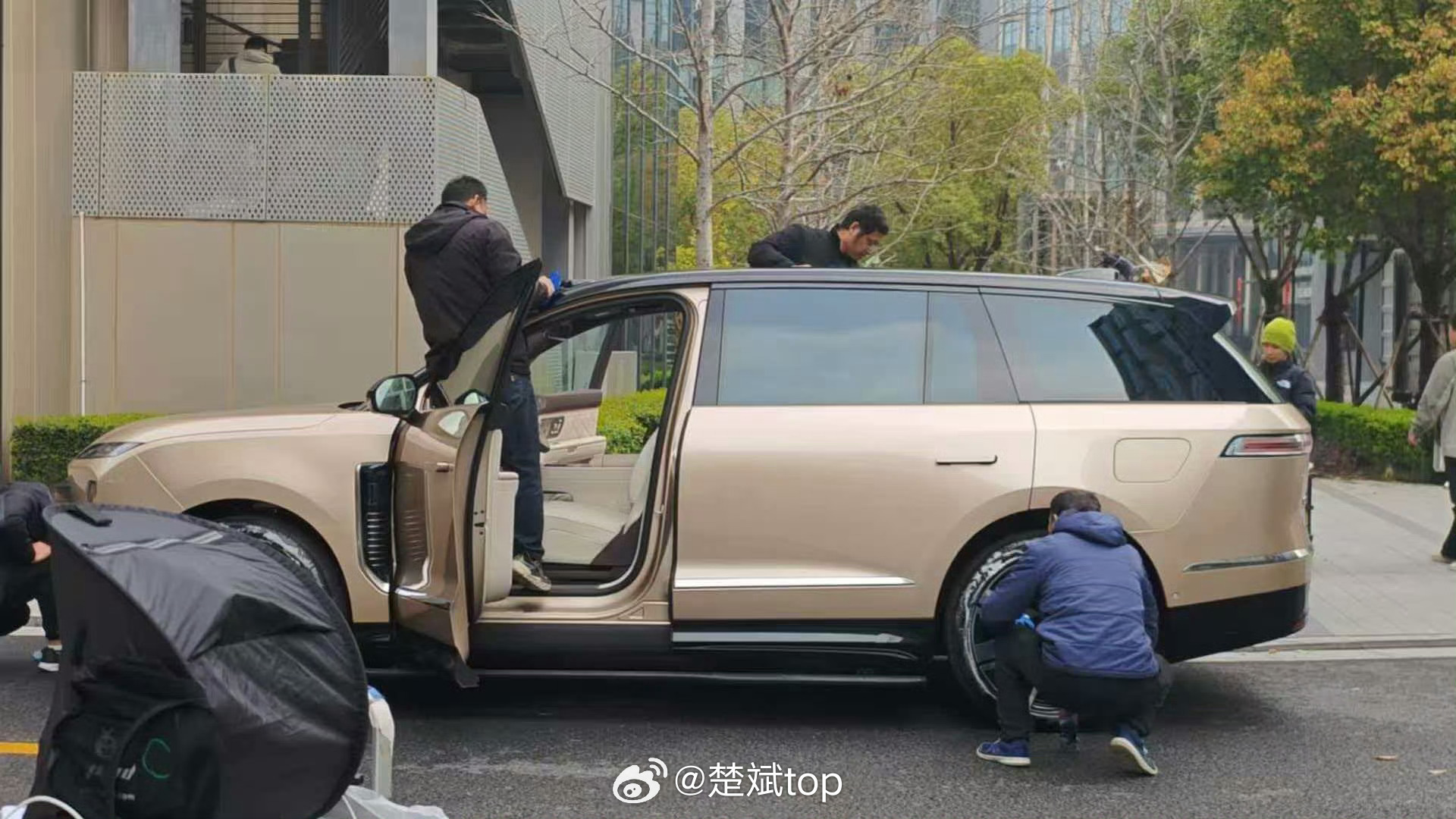 蔚来ES9被提前曝光了，但别说这个体量，这个原创设计的车挺耐看，价格合适的话就成