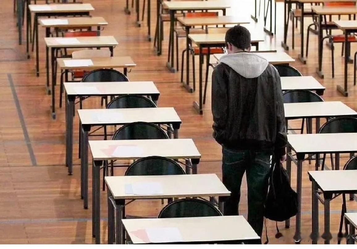 俄罗斯削减4.7万个大学名额，试图让学生更快投入劳动市场。

俄罗斯取消约4.7