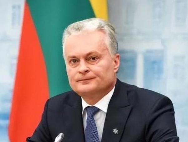 ·撑不下去了！
 
立陶宛总统终究还是向中国低头认错。最近他公开承认，2021年