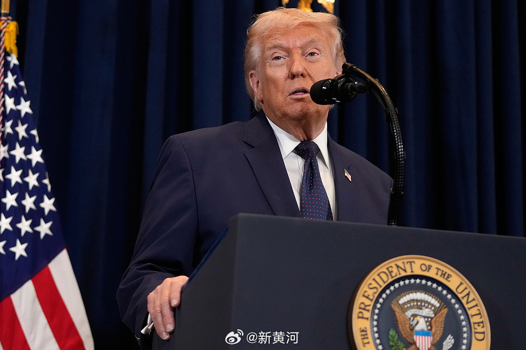 【#特朗普再发文威胁伊朗#：不得在霍尔木兹海峡布雷】当地时间10日，美国总统特朗