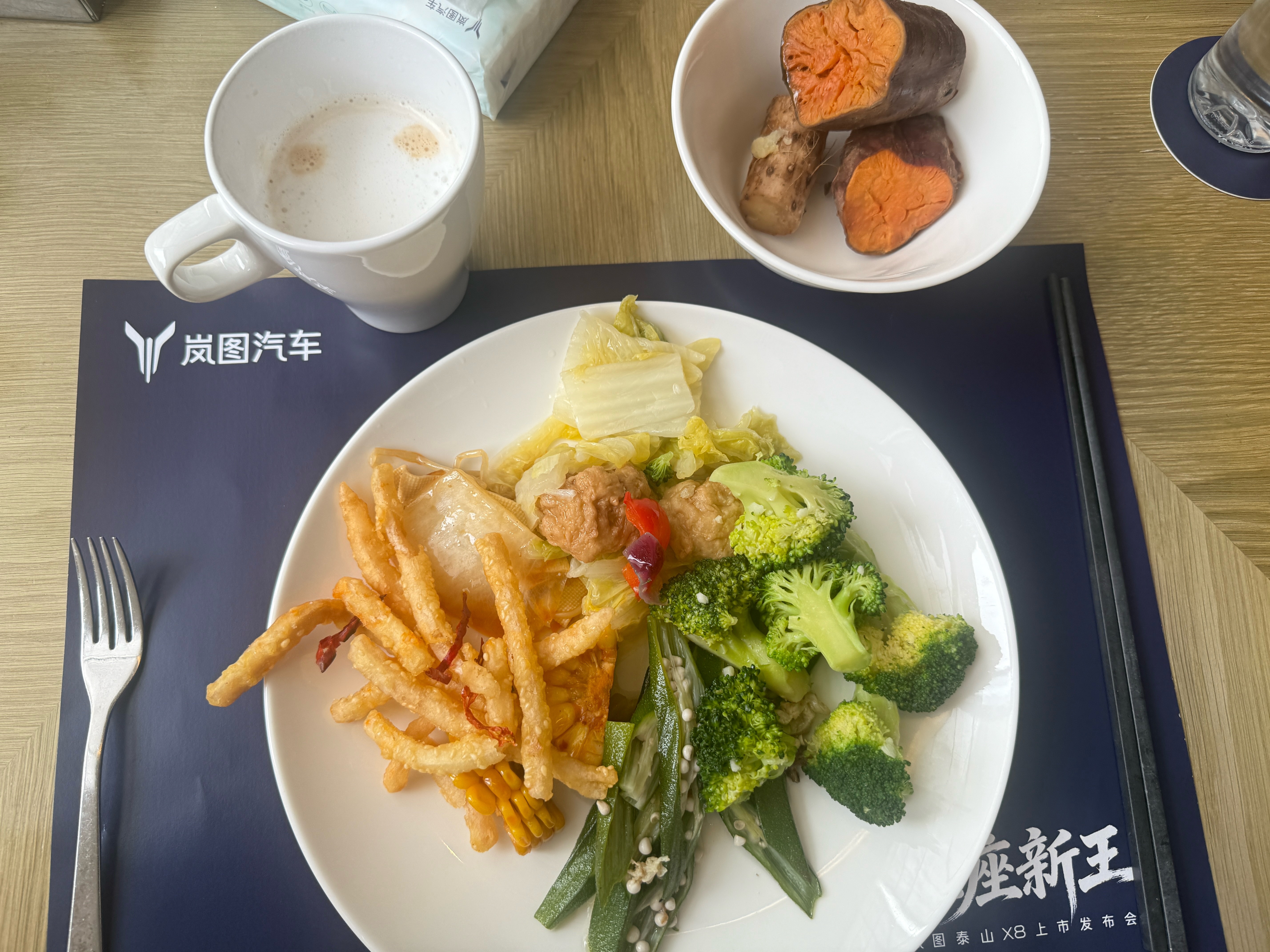 中午简单吃一口今天小卷长胖了吗 武汉