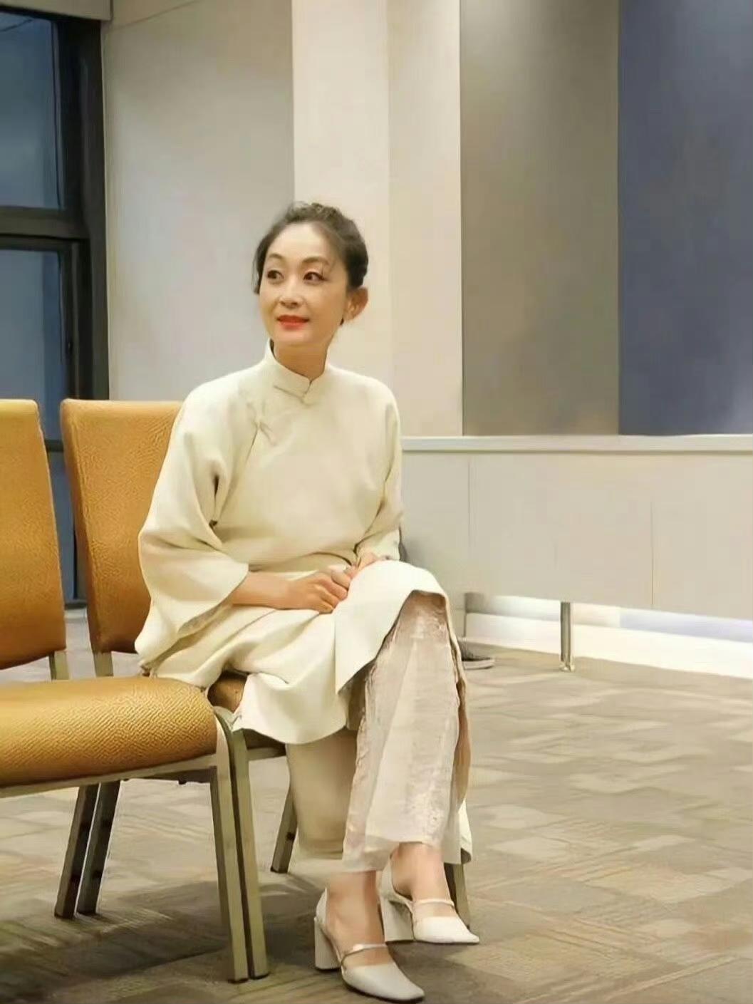 陈瑾和巫刚，娱乐圈最"不像情侣"的一对。

2003年拍《生死十七天》，戏里演夫