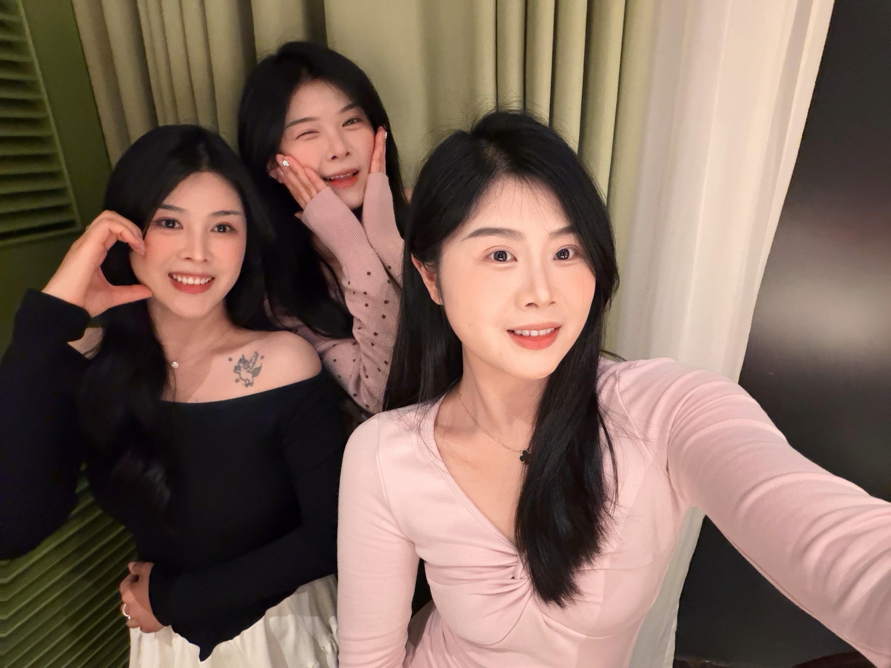 此刻最好的都在身边。很幸福有俩爱我的美女姐姐🥰  👭