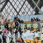 走进张真源贵阳演唱会的场馆，首先映入眼帘的就是那满场的长灯牌。它们像一群绿色的小