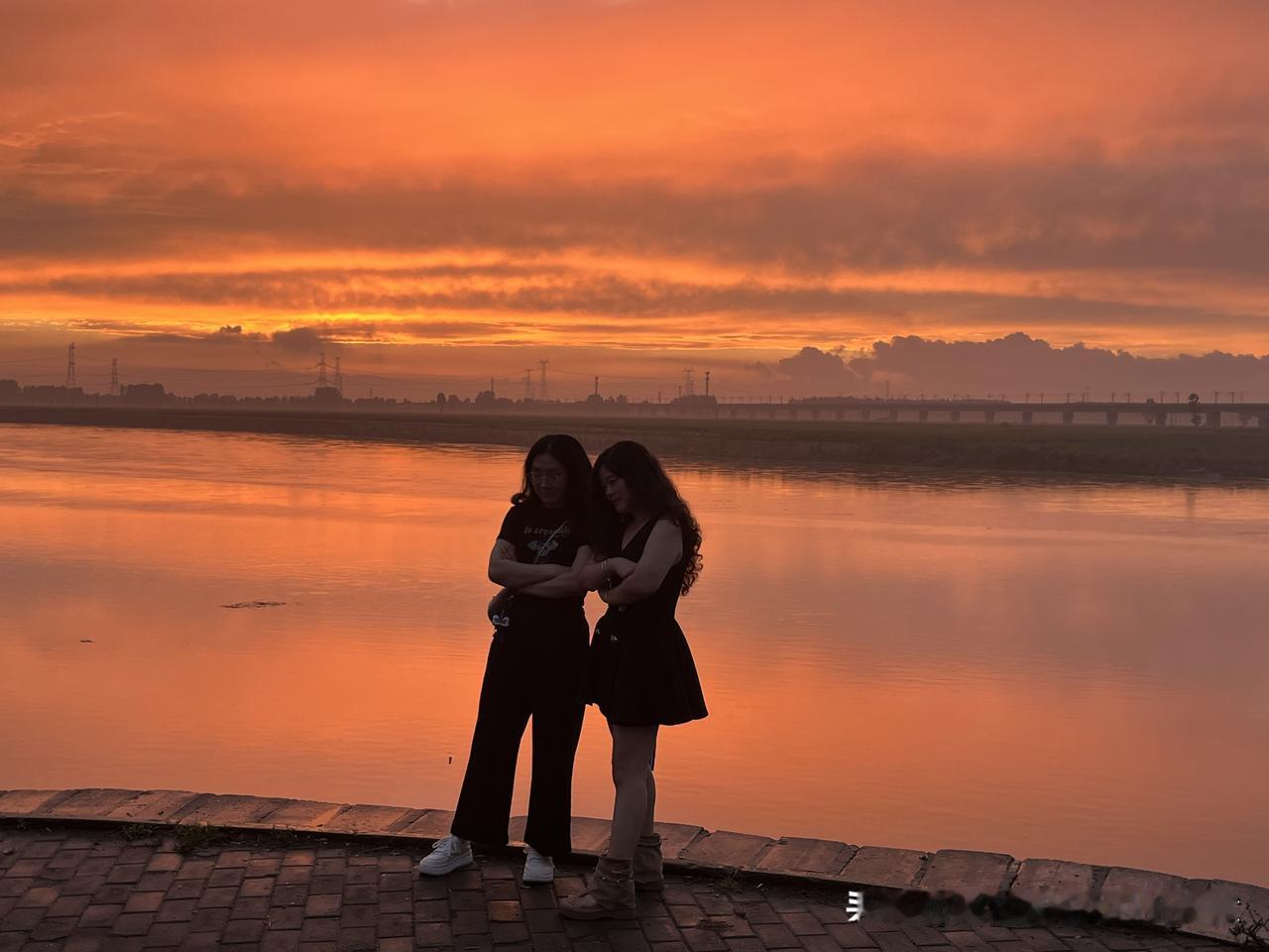 今天晚上渭河下游赤水段的夕阳太醉人，有鱼、有风景、有心情！