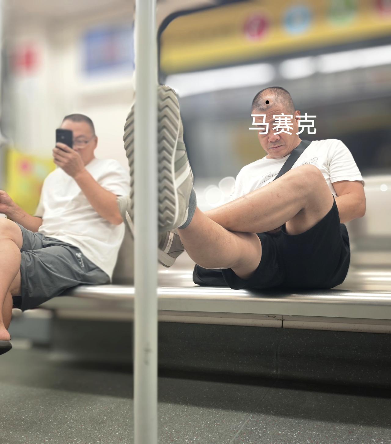 广州，广佛线地铁上的一幕