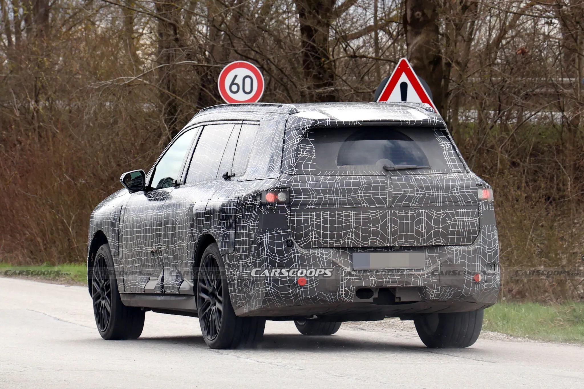 宝马iX7谍照大概率和i5、i7一样都与燃油版外观的差别不大问题是i7现在50多