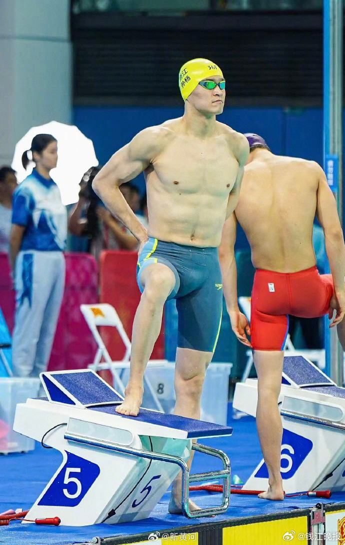 【#孙杨说需要老将就会全力以赴# 】 11月10日，第十五届全国运动会男子4×1