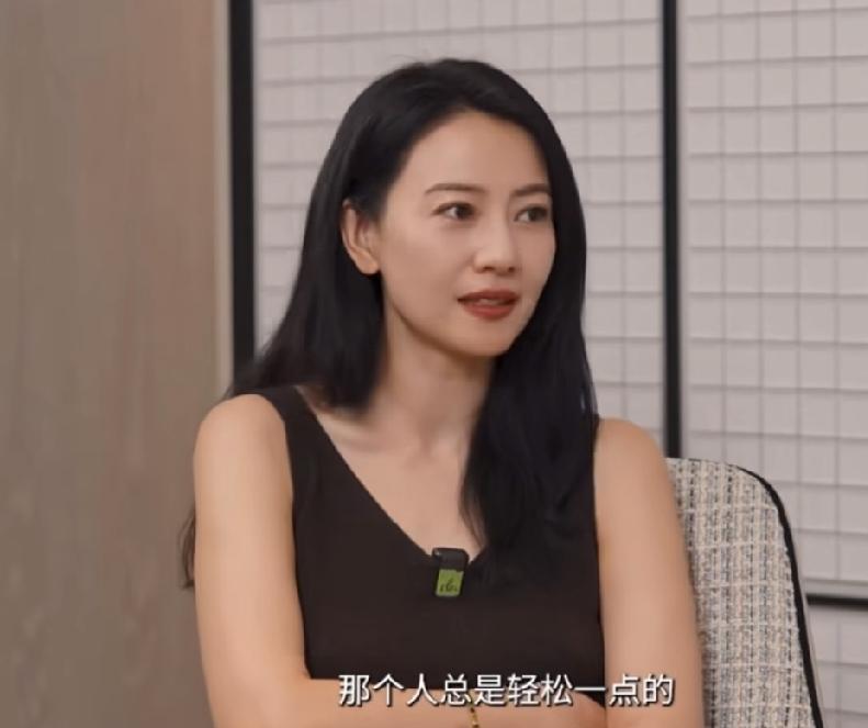 主持人问高圆圆：你和赵又廷商量过谁先离开这个话题吗？

高圆圆：有时候两个人会开