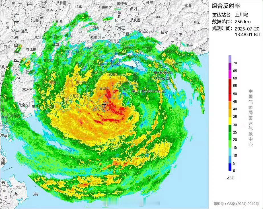 台风韦帕哇…这次的台风真的不是开玩笑我看深圳路边蛮多树枝吹倒在地上[晕]珠海、深