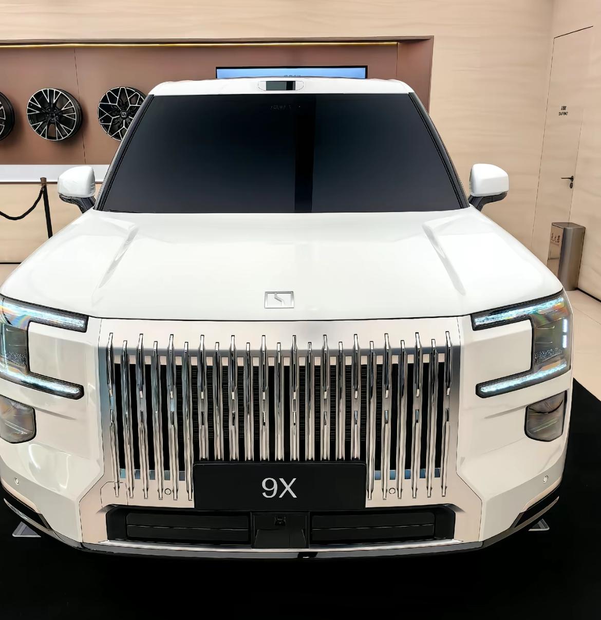 6座和5座的选择，本质上是“为谁买车”的问题。六座SUV的核心场景是“全家出行”