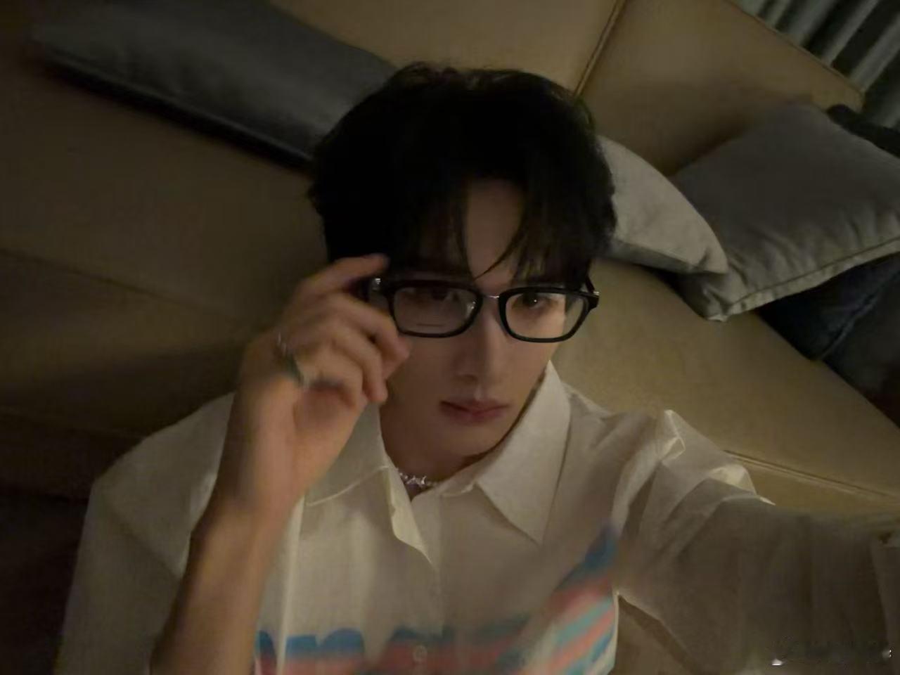 余宇涵舞姿曼妙一分钱奶茶更想要 舞台上的余宇涵太绝了，舞姿曼妙表现力拉满，每一个