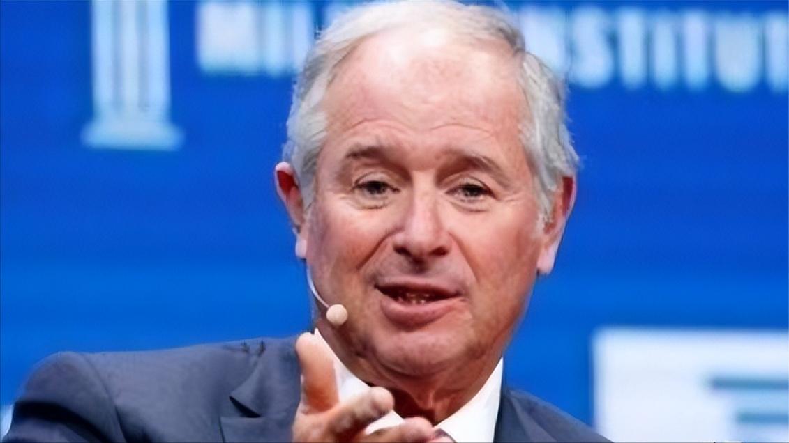 美国超级富豪苏世民，公开表示，美国正在把中国逼成无法战胜的对手！随后，他捐款7亿