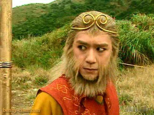 咱就是说看到陈浩民近照真的吓一跳！跟黎耀祥路边吃面整个人疲惫到不行，眼角下垂法令