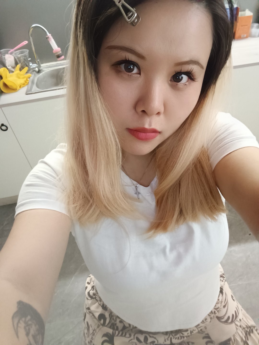 今天虽然很困，但是很开心，因为感觉到了很多爱，还和老实人同事一起吐槽了哈哈哈哈 