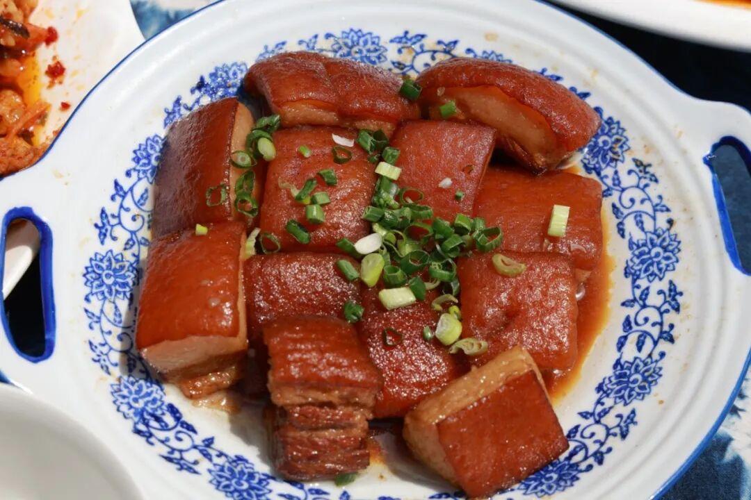 📍2026年5月1日，大理三月街年街宴即将热闹开席！
✅地点位于三月街对歌台对