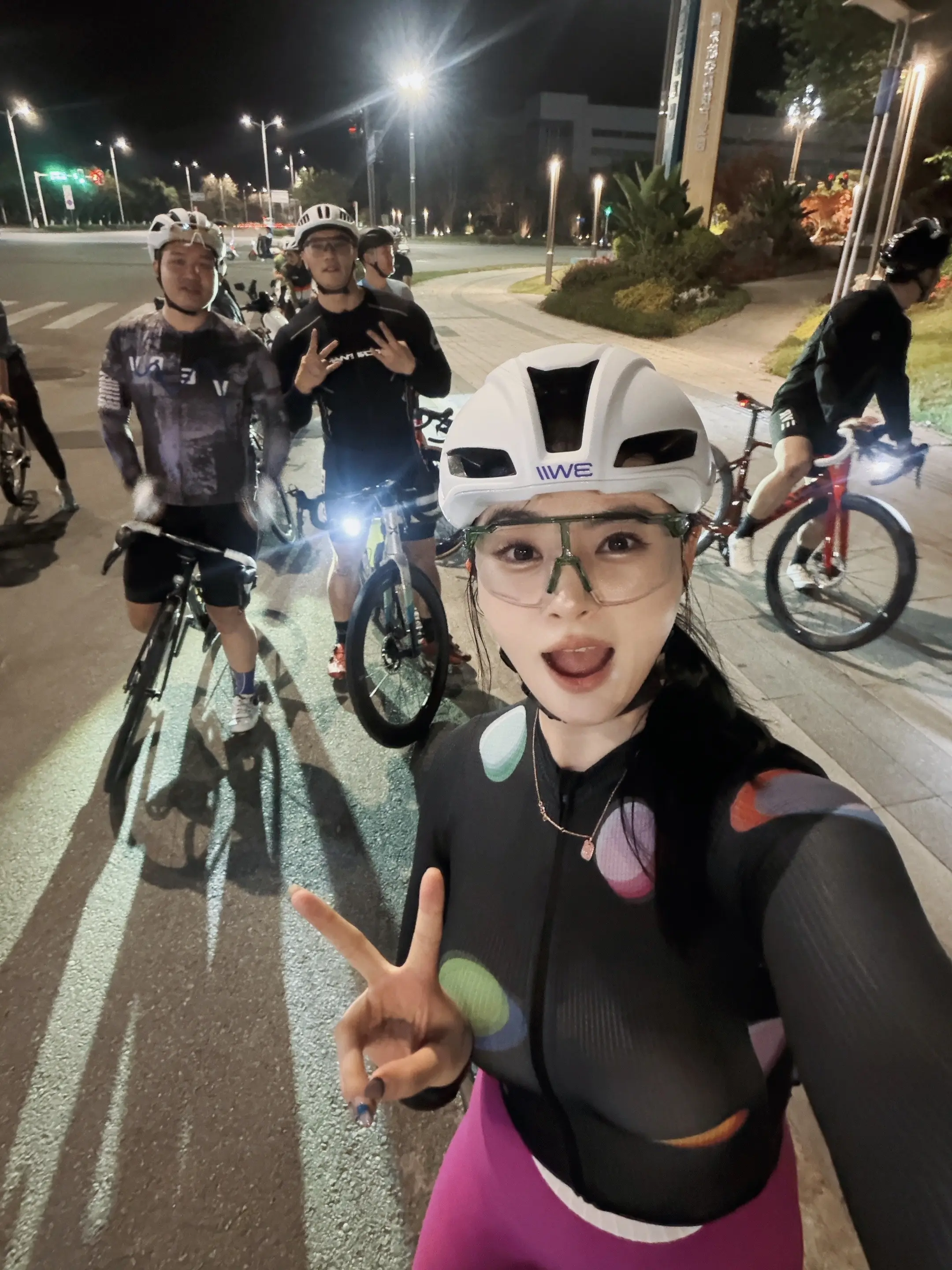 夜骑，画了个爱心路线😂。