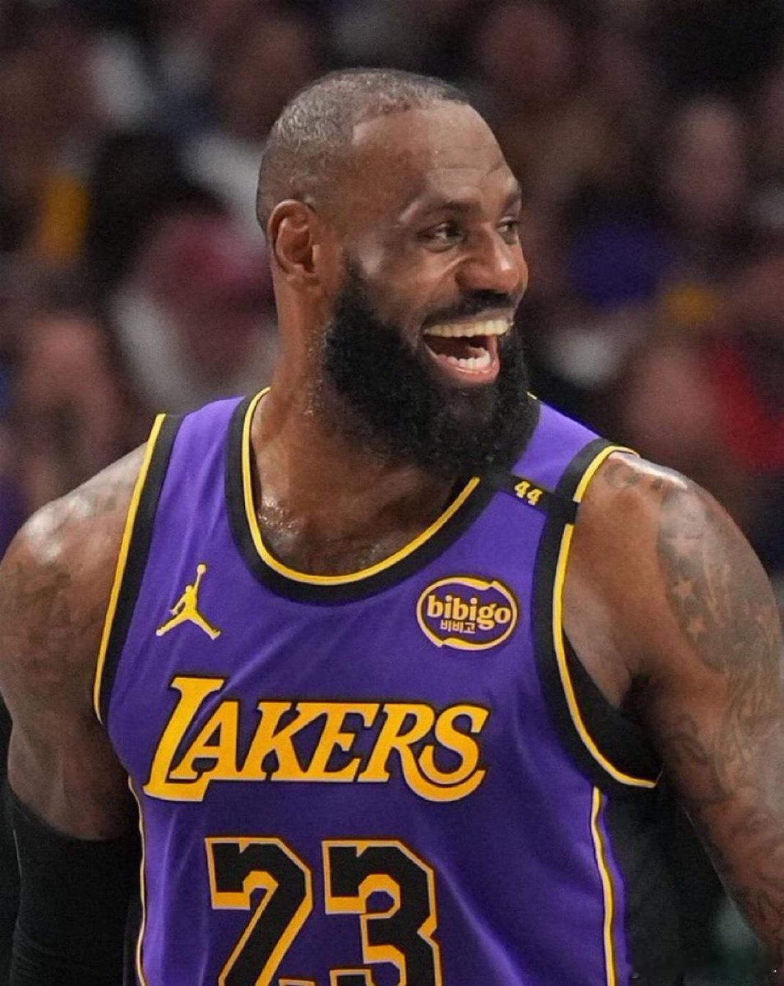 据 WindhorstESPN报道：勒布朗·詹姆斯并不想离开湖人队。“我相信他们