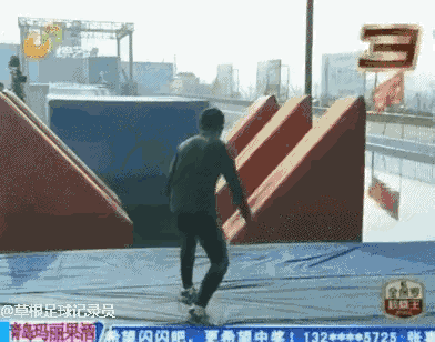 还是忘不了这个哥们，他是消防队的，正好消防队内部需要空调，就叫他来参赛，差点没把