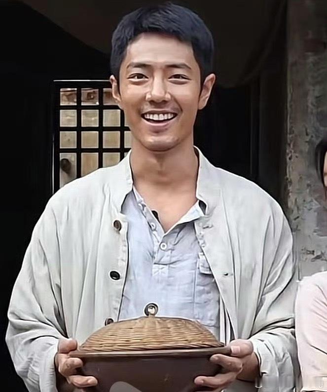 我之前说的我沾演戏的问题…喜欢用嘴巴演戏，经常看不懂是哭还是笑… 