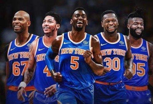 NBA常规赛：独行侠VS尼克斯篮球         独行侠主场138-120大胜