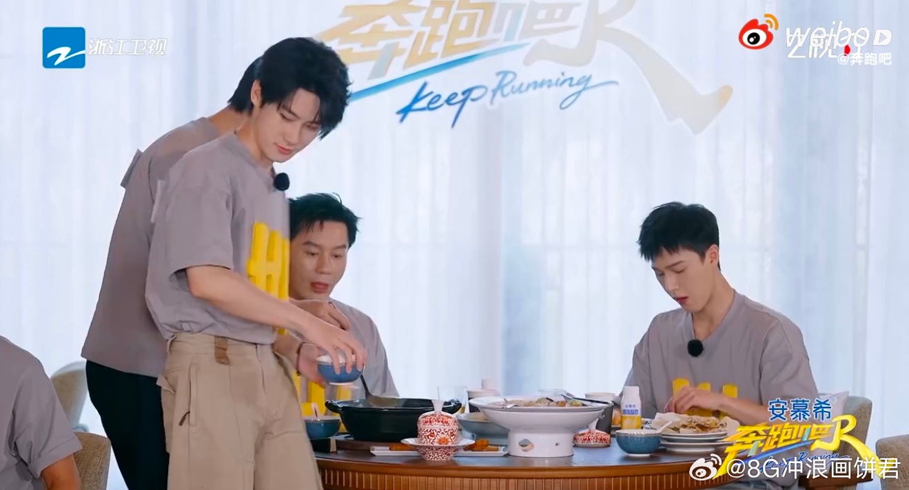 白鹿群发消息对李晨分组不可见奔跑吧 哈哈哈哈，白鹿在节目里太会玩了！自助餐环节挨
