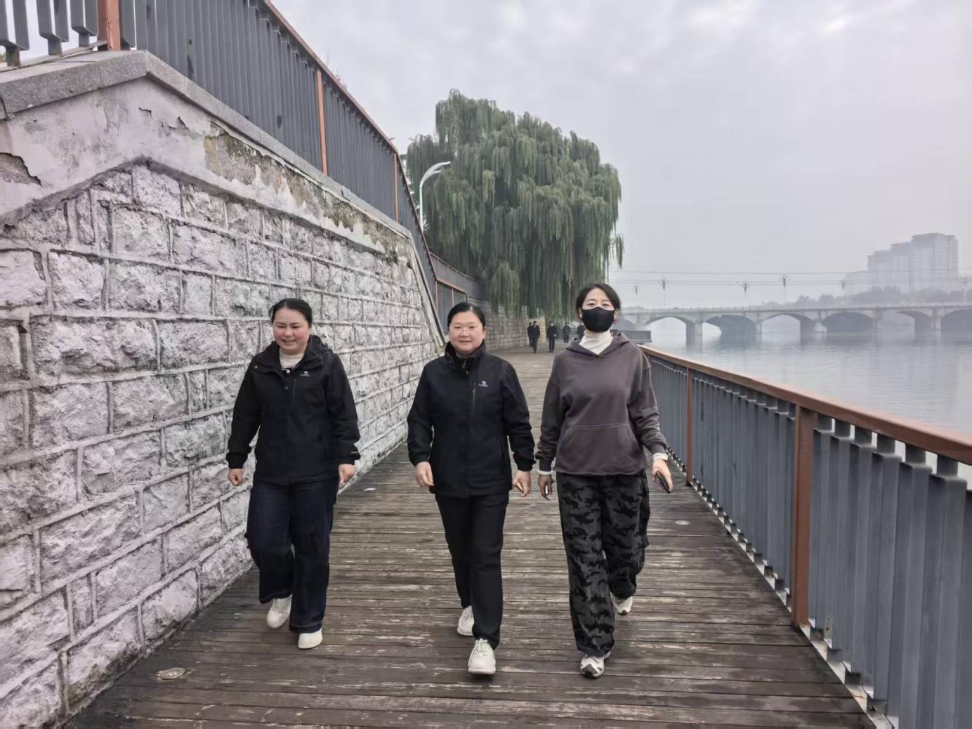 踏秋而行 聚势前行：山东移动临沂分公司开展“金秋健步走”活动