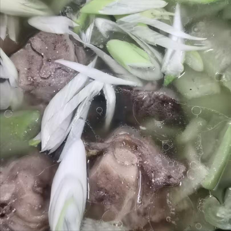 你这样年轻，就弄得这样重，怎不叫人担心。儿子说。

意料之外，儿子来电了。当听到