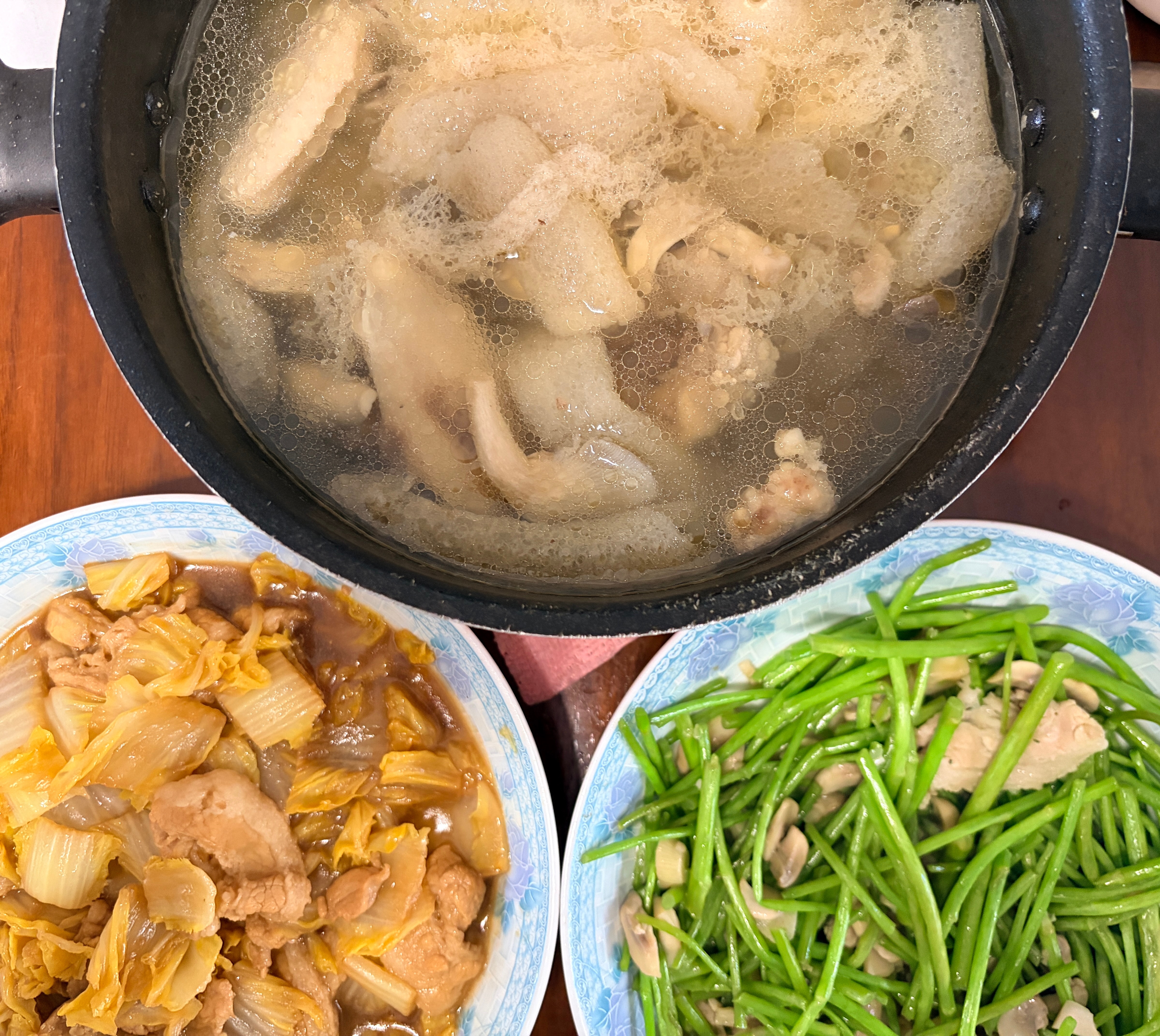 实名表扬男哥，没想到能吃上男哥做的这样一顿饭，比我做的好吃多了，当年完全没有带着