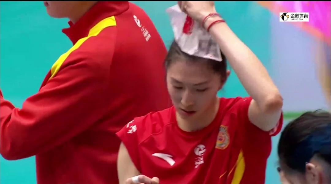 江苏队客场又是3：2，决胜局、两分险胜天津队！
胜在心态！


女排超级联赛第1